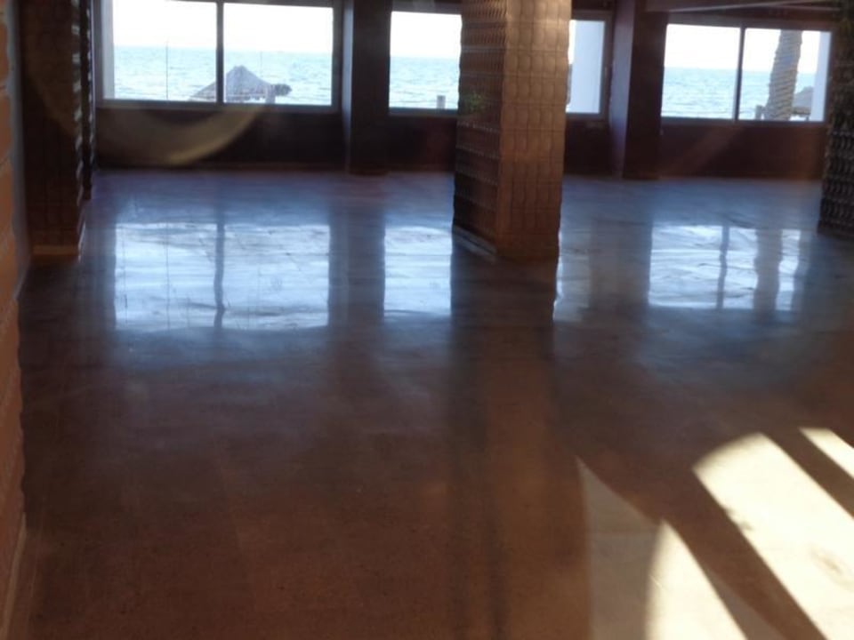 Geschlossenes Restaurant von innen Zita Beach Resort