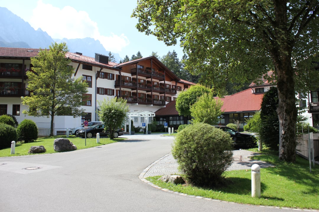 Außenansicht Hotel Am Badersee