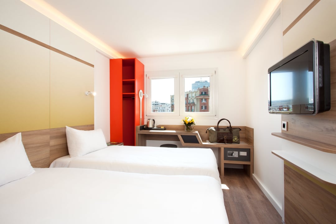 Twin Room Hotel Median Paris Porte de Versailles