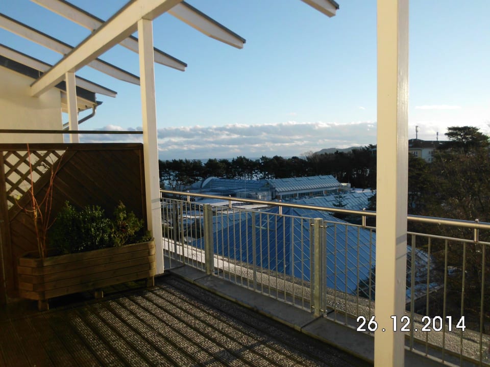 Terrasse und Ausblick Richtung Strand IFA Rügen Hotel & Ferienpark