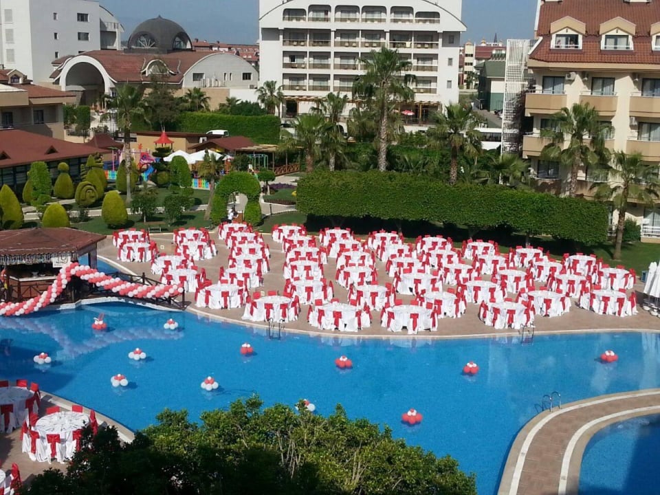 Gala-Abend am Pool Grand Seker Hotel