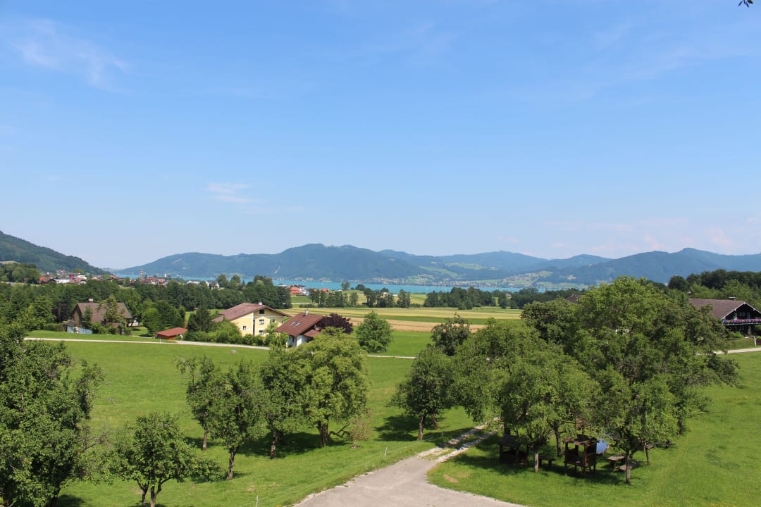 Ausblick zum Attersee Hotel Schneeweiß