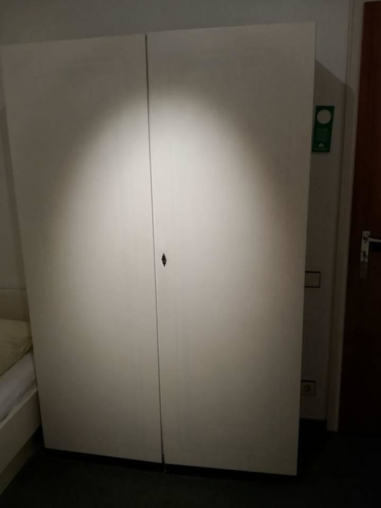 Schrank Hotel Buschhausen