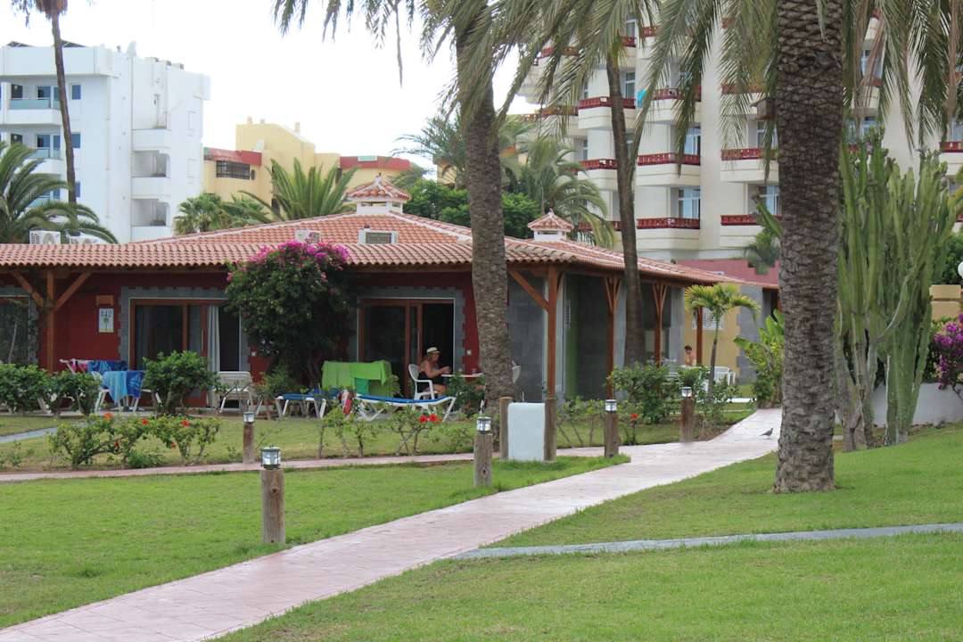 Wunderschöne Gartenanlage HL Miraflor Suites Hotel