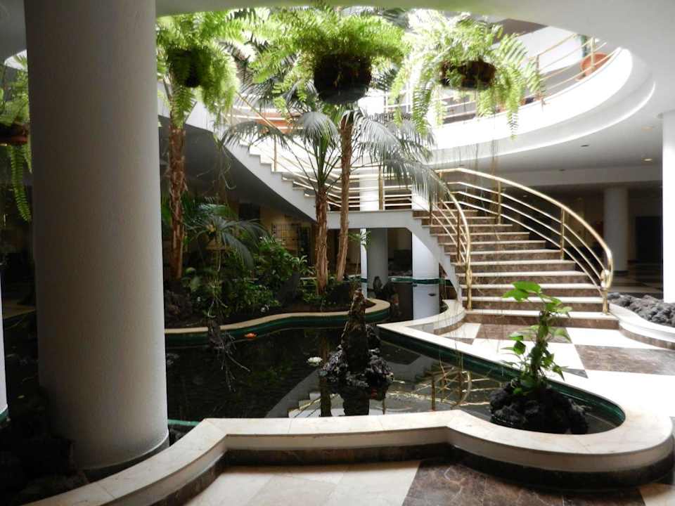 Schody z poziomu 0 do recepcji. Melia La Palma Hotel