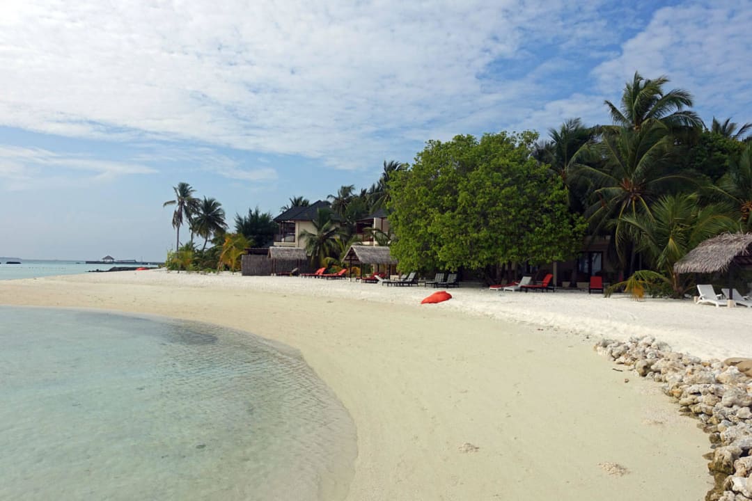 Strand an der Nordostseite Summer Island Maldives