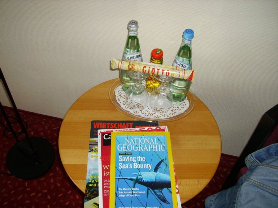 Tisch m. gratis Wasser,Süßigkeiten, Zeitschriften Mercure Hotel Bochum City