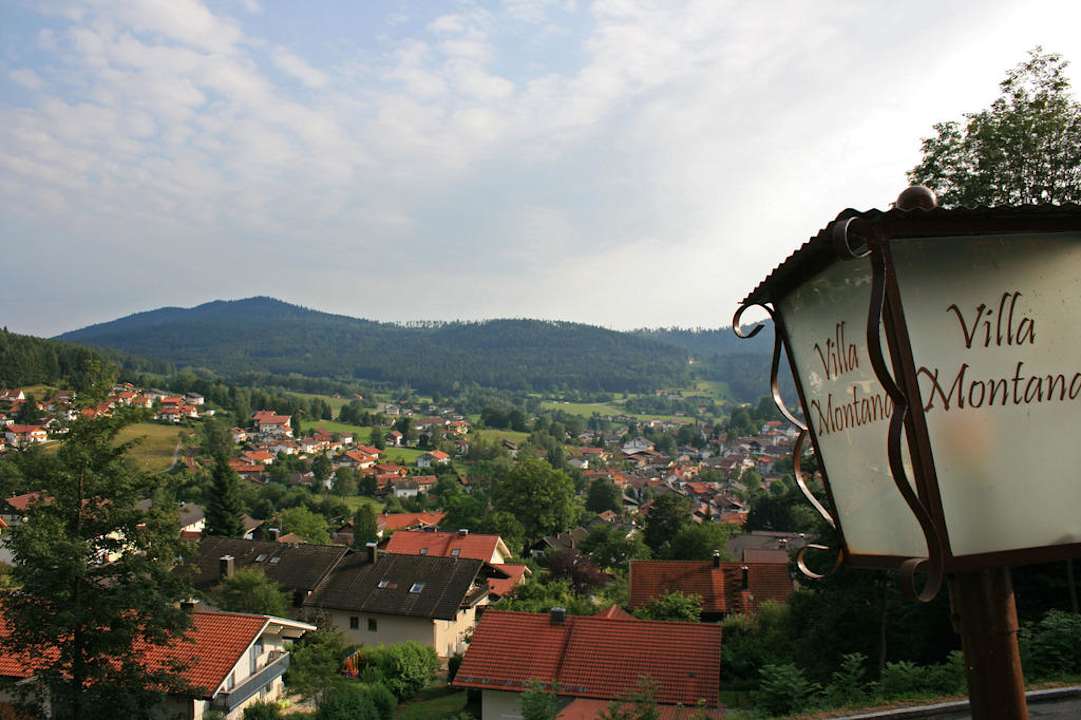 Blick von der Terrasse auf Bodenmais Montara Suites Bodenmais