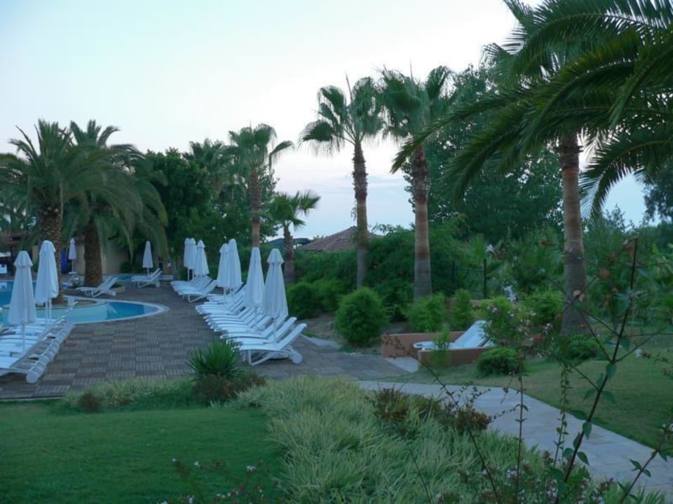 Swimmingpool 4 Hotel Grand Side