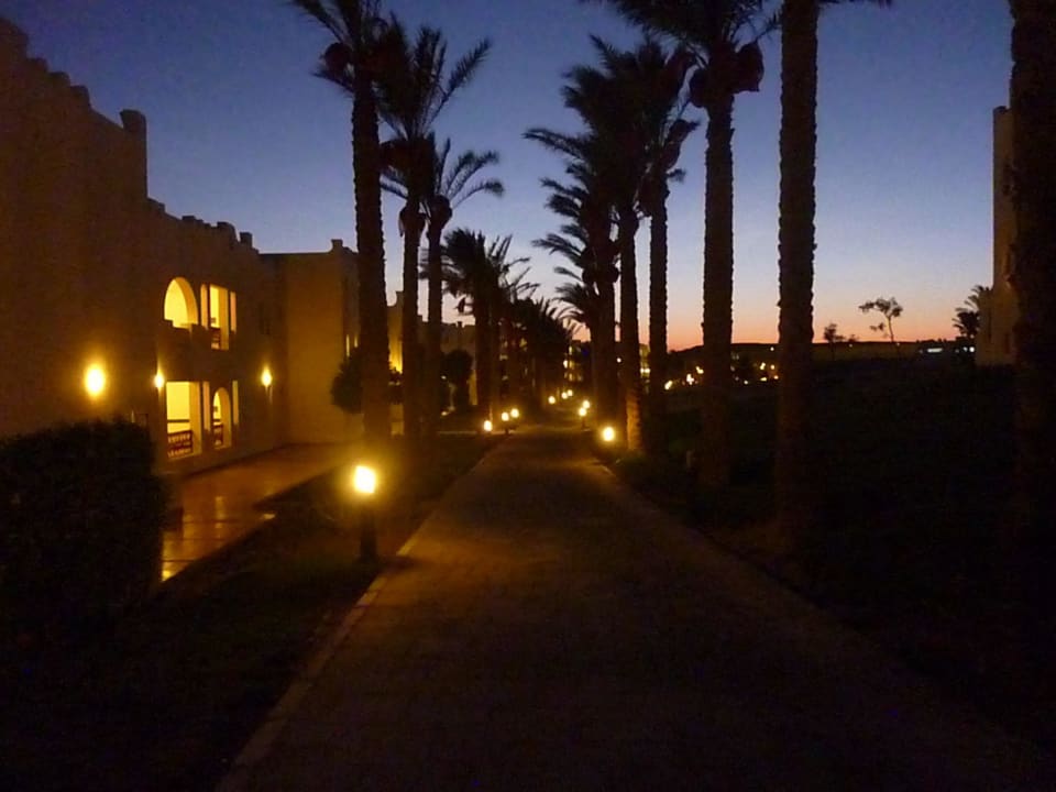 Дорога между корпусами SUNRISE Royal Makadi Resort