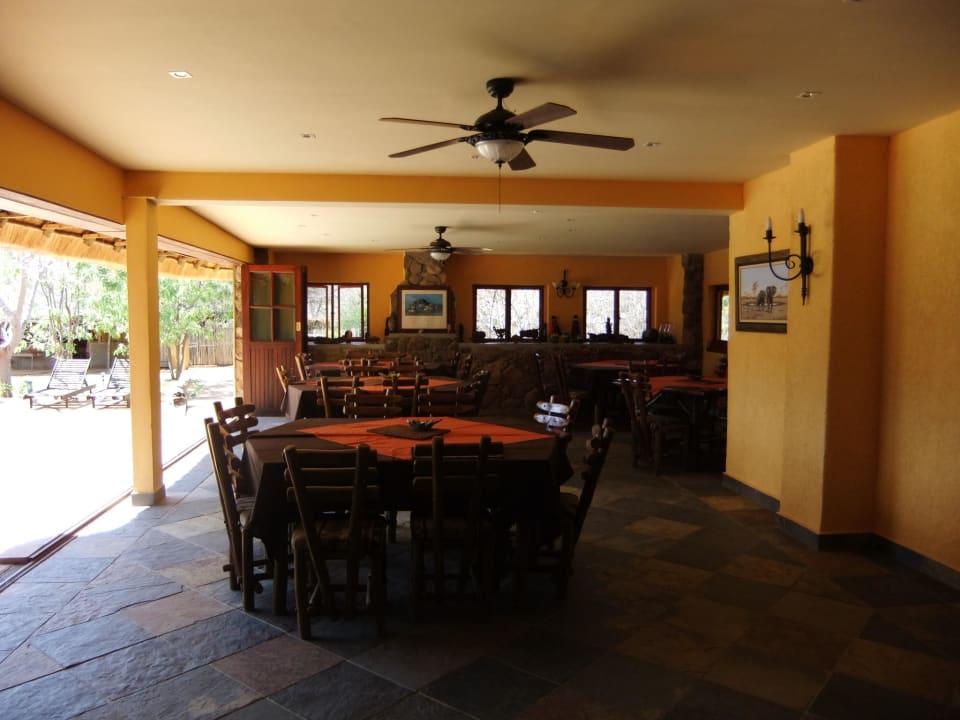 Essbereich Kubu Safari Lodge