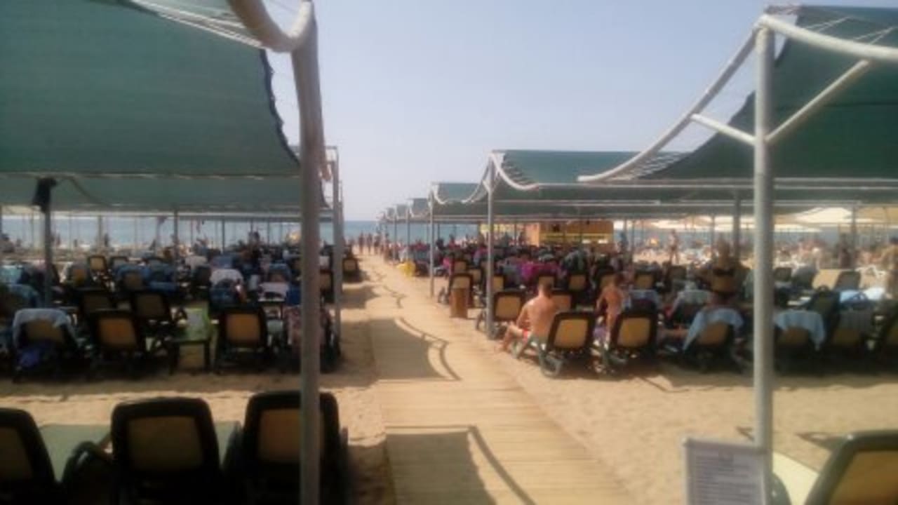 Strand Well Palace Side