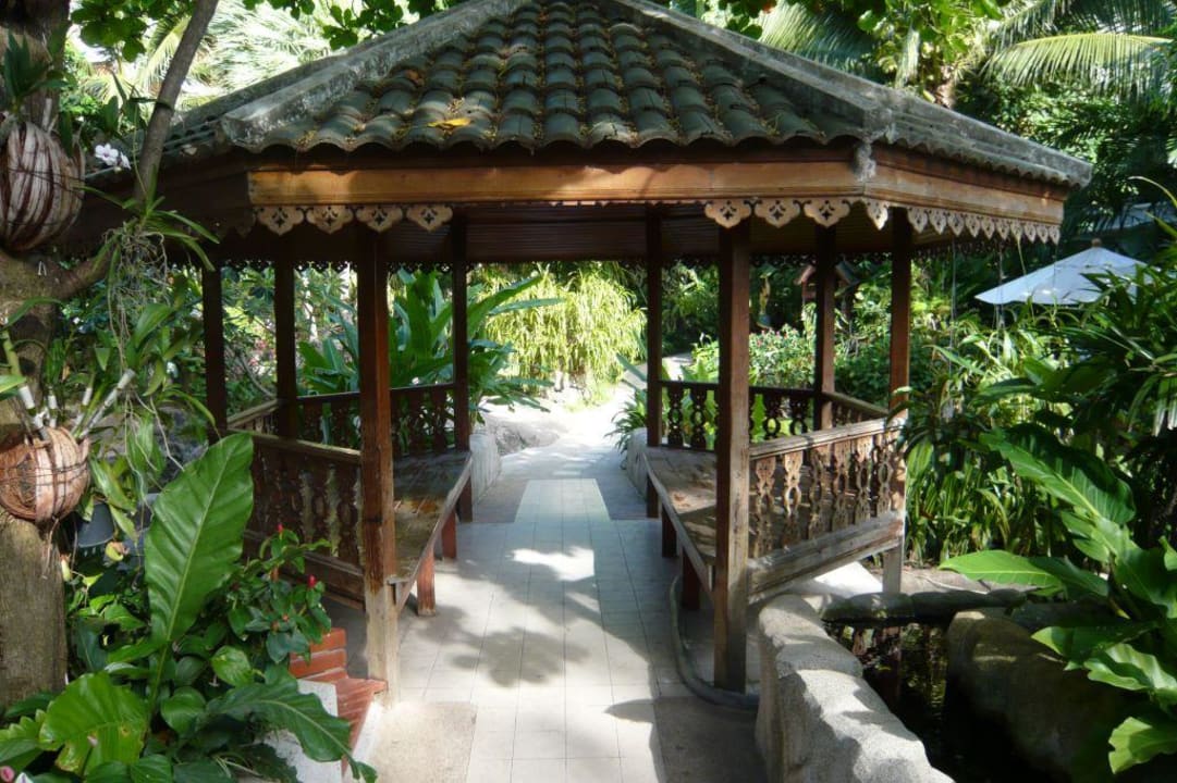 Im Gartenbereich Ban's Diving Resort