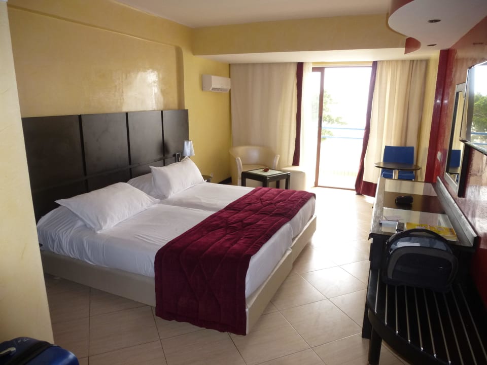 Zimmer mit Balkon 9. Etage Anezi Tower Hotel