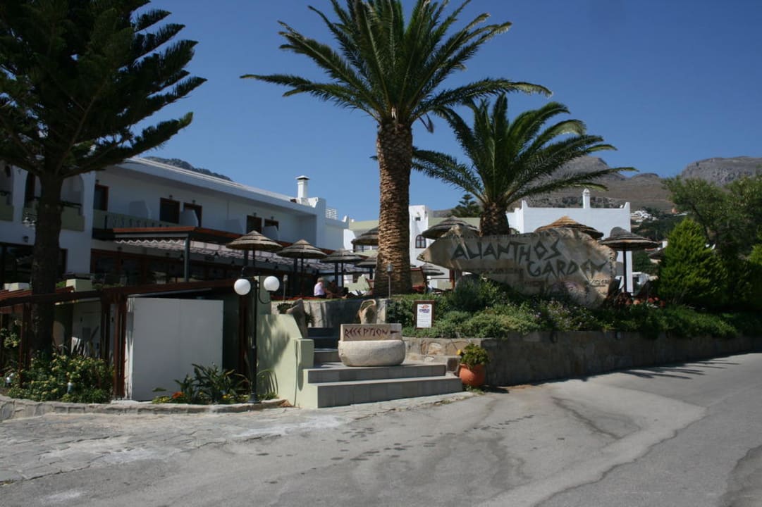 Eingang vom Strand her Alianthos Garden Hotel