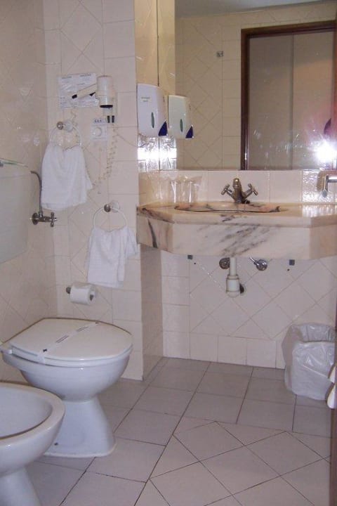 Bad Holiday Inn Express & Suites Lisbon - Príncipe Real