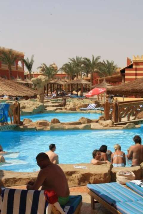 Blick über eine der Poolanlagen Pickalbatros Alf Leila Wa Leila Resort - Neverland Hurghada