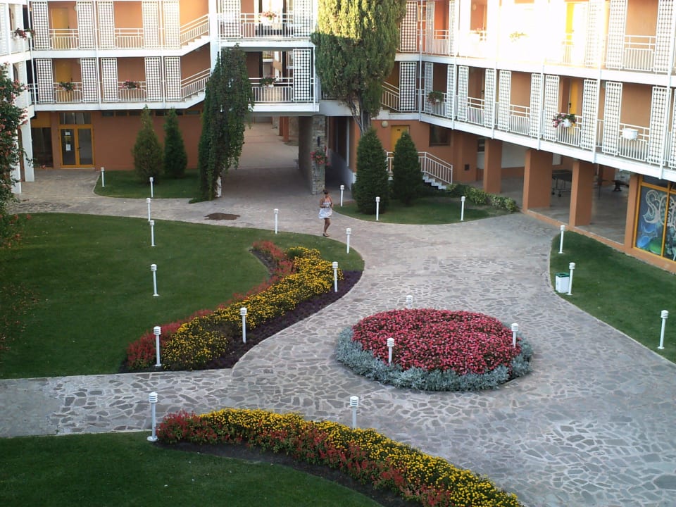 Schön gemachte Gartenanlage Nessebar Beach Hotel