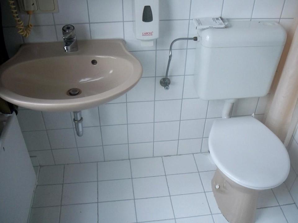 Toilette Hotel Astor Kiel by Campanile