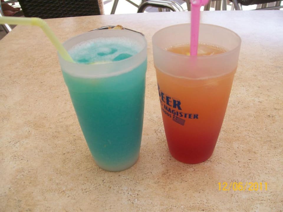 Drinki w kolorach tęczy Ialyssos Bay