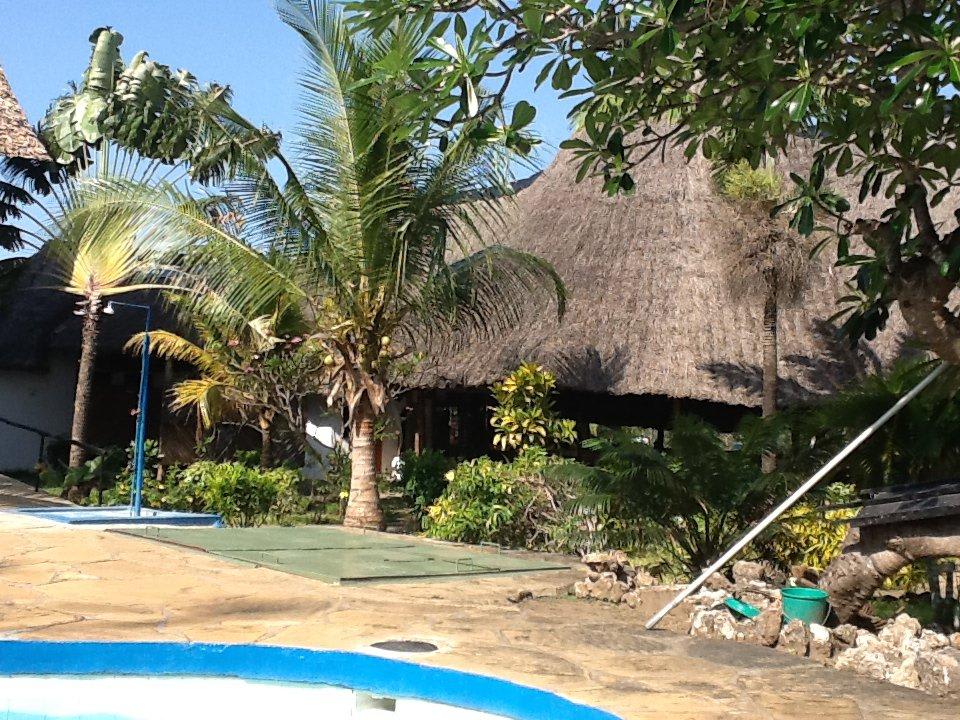 Vom Pool aus gesehen Hotel Diani Palm Resort