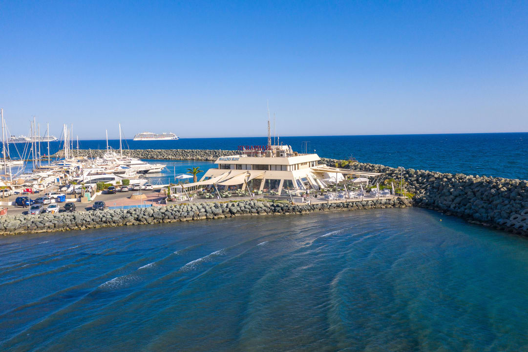 Strand St Raphael Resort