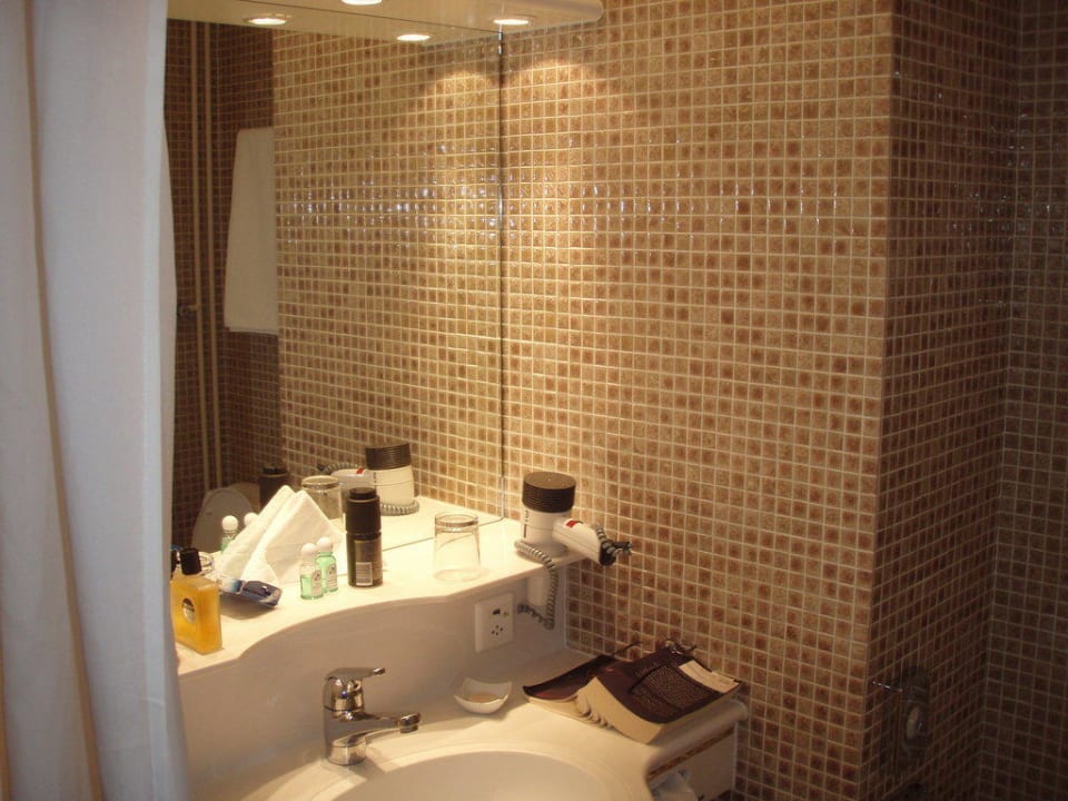 Badezimmer Sunstar Hotel Arosa