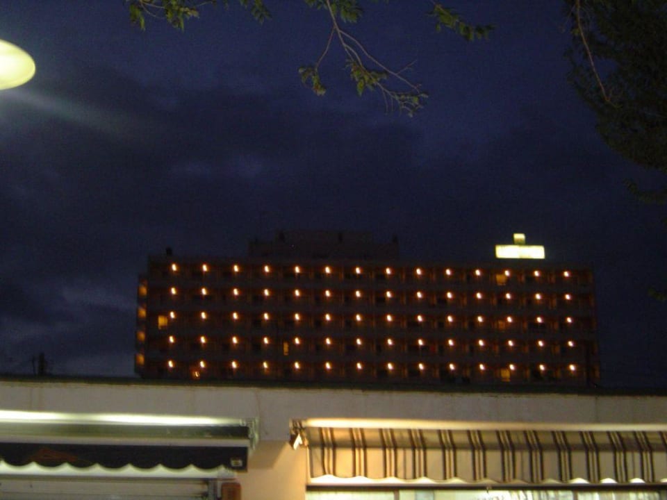 Aussenansicht am abend Valentin Reina Paguera