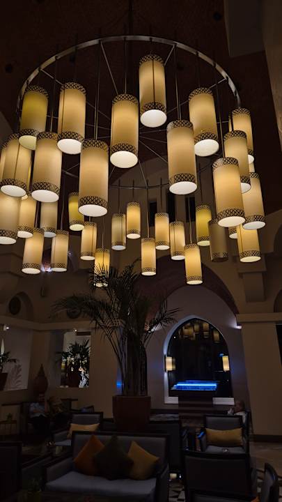 Lobby The Cove Rotana Resort