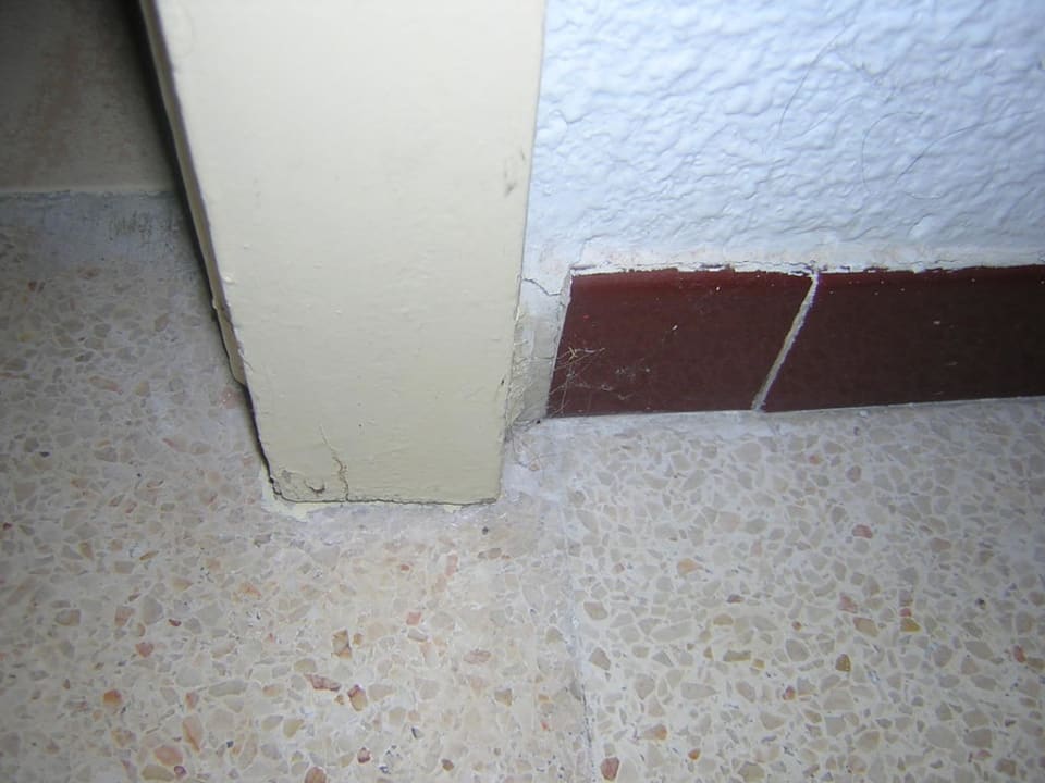 Wände und Schalter Türrahmen BelleVue Club