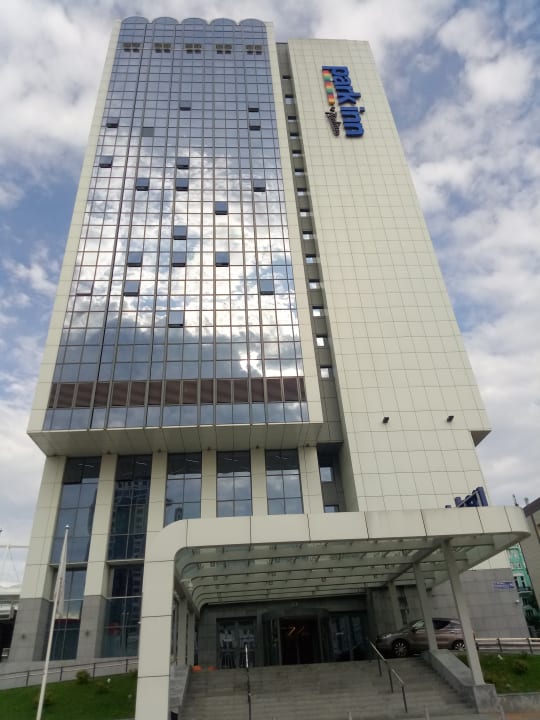 Außenansicht Park Inn by Radisson Kyiv Troyitska