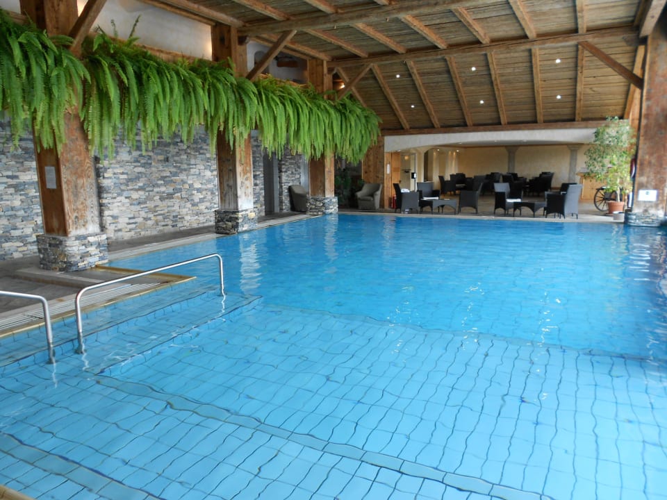 Indoor-Pool Hotel Etrier
