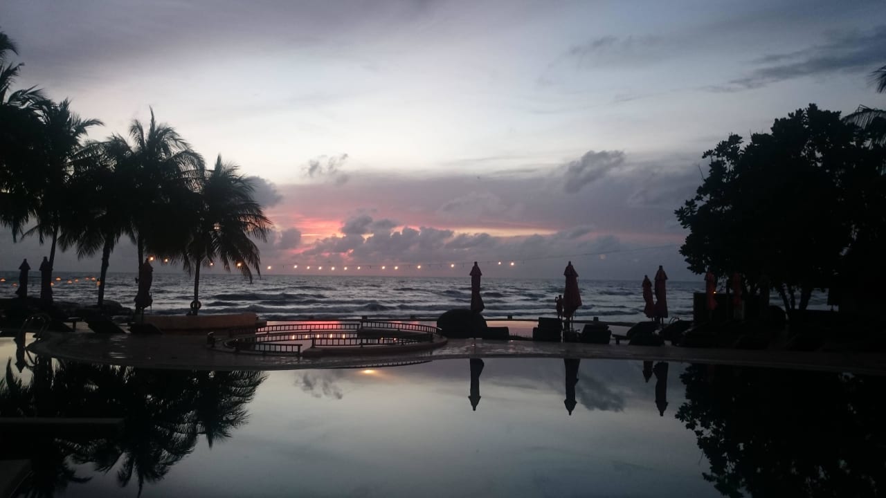 Sonnenuntergang beim Pool Khaolak Laguna Resort