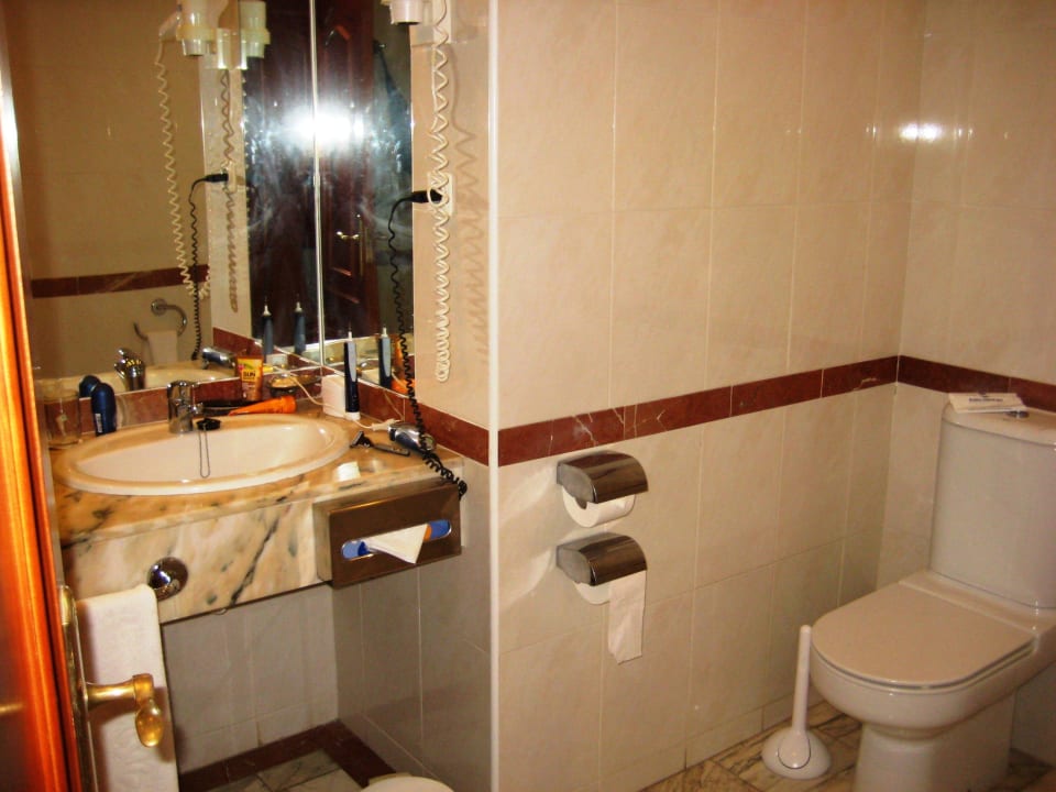 Bad mit Doppelwaschbecken, Wanne und Dusche Bahia Principe Sunlight Costa Adeje