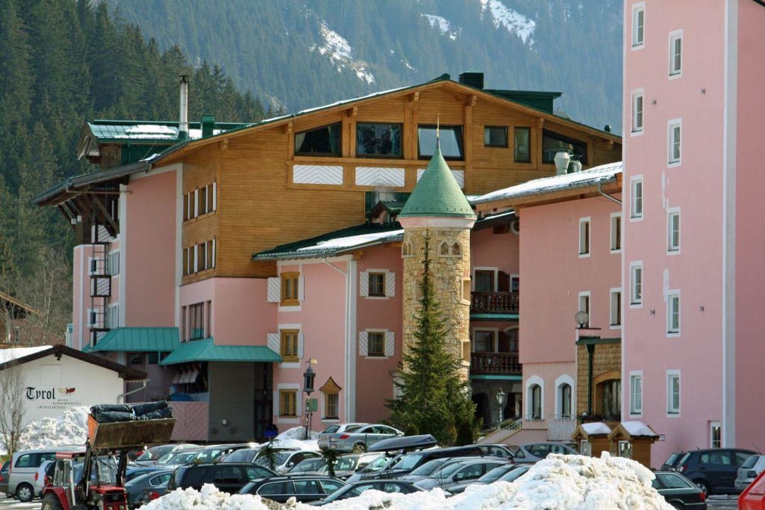 Seitenansicht Wellnesshotel ...liebes Rot-Flüh