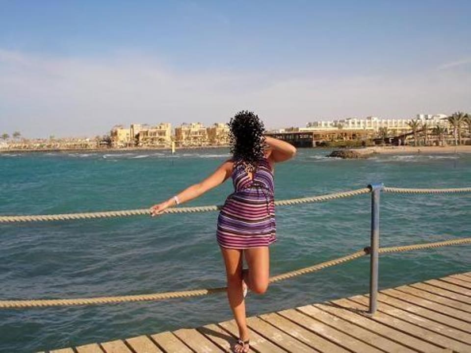 Pomost na plaży Desert Rose