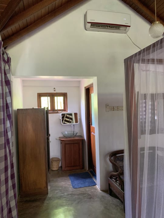 Zimmer Number 01 by Taprobane