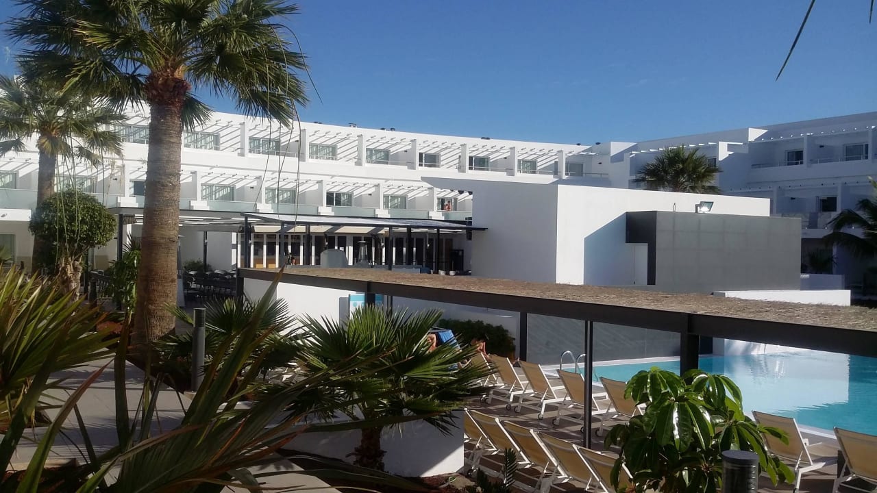 Animation und Restaurant Don Paco im Hintergrund  Sentido Aequora Lanzarote Suite