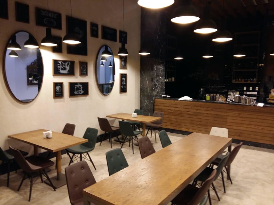 Kaffeebar Acanthus Cennet Barut Collection