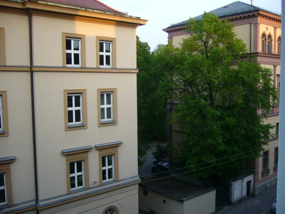 Výhled z pokoje napravo Hotel Splendid-Dollmann