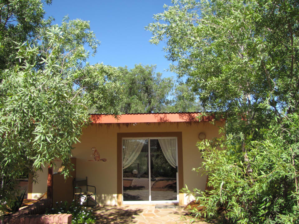 Zimmer von außen Kalahari Anib Lodge