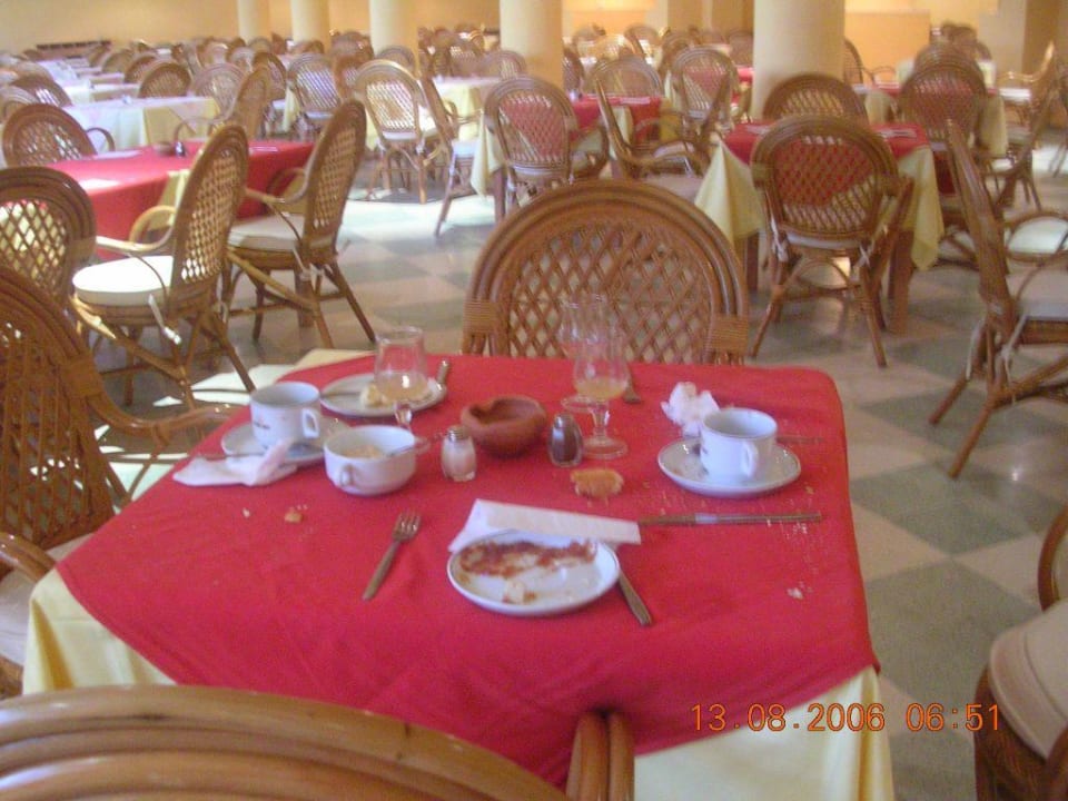  wieder mal kein Kellner in Sicht Hotel African Queen