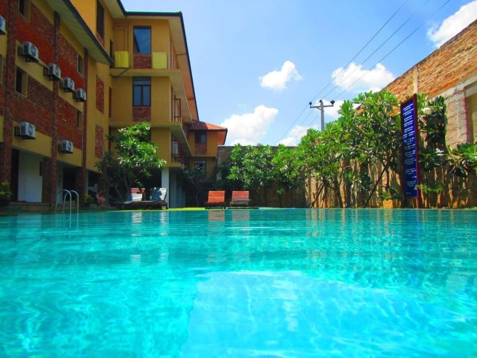 Kleinere Pool The Long Beach Resort