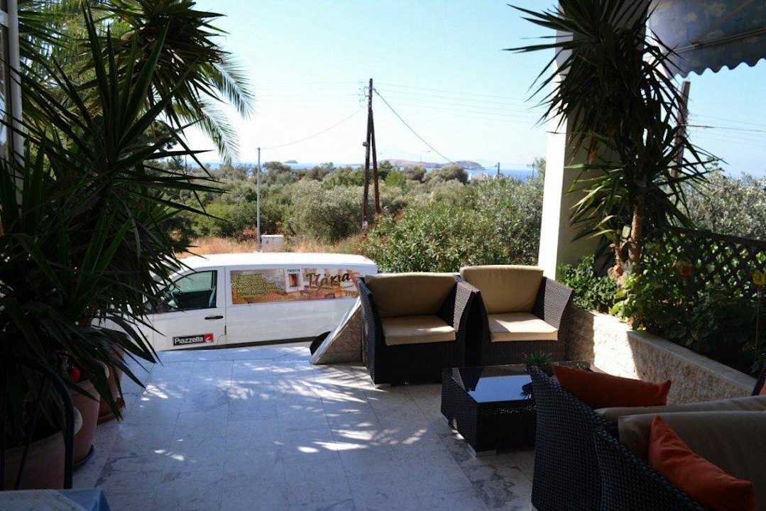 Na tych fotelach można było odsapnąć po posiłkach Hotel Astris Sun