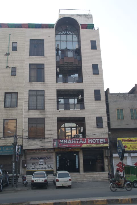 Eingangsbereich mit Etagenbalkon Shahtaj Hotel Lahore