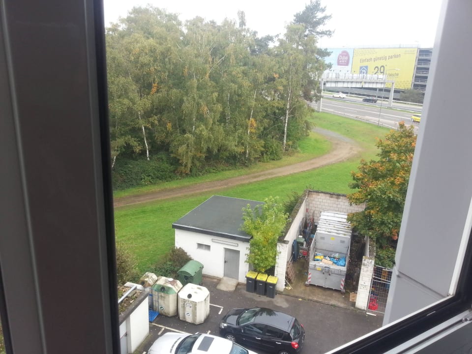 Ausblick Leonardo Hotel Köln Bonn Airport