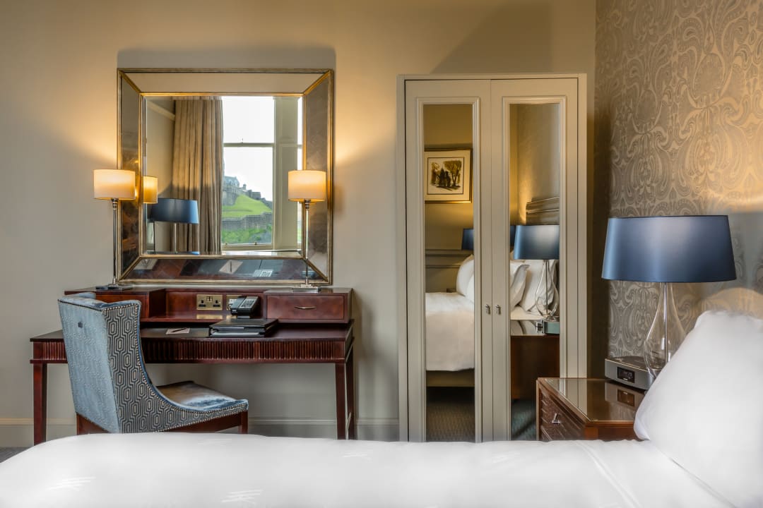 Zimmer The Caledonian Edinburgh, Curio Collection by Hilton