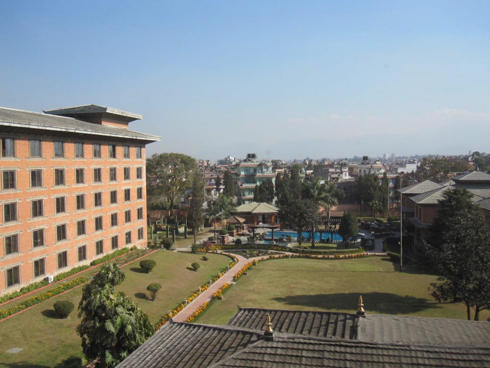 Ausblick vom 4. Stock Richtung Pool Hotel Soaltee Crowne Plaza Kathmandu