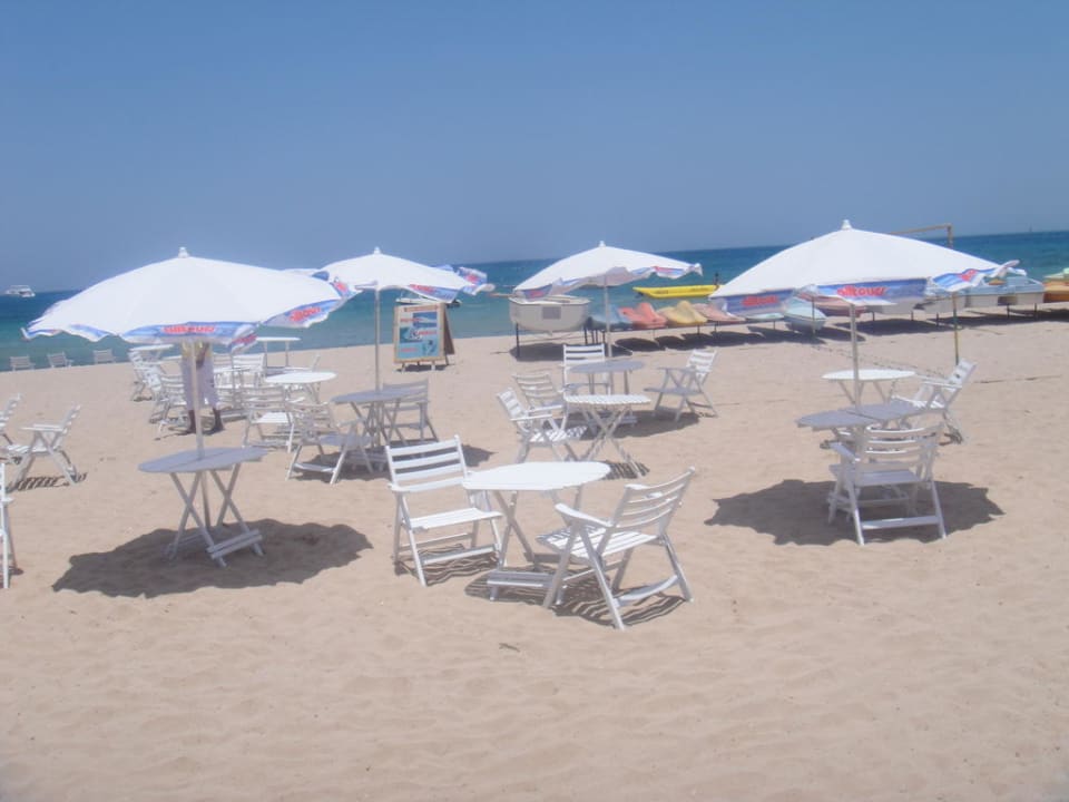 Keeping cool on beach Menaville Safaga