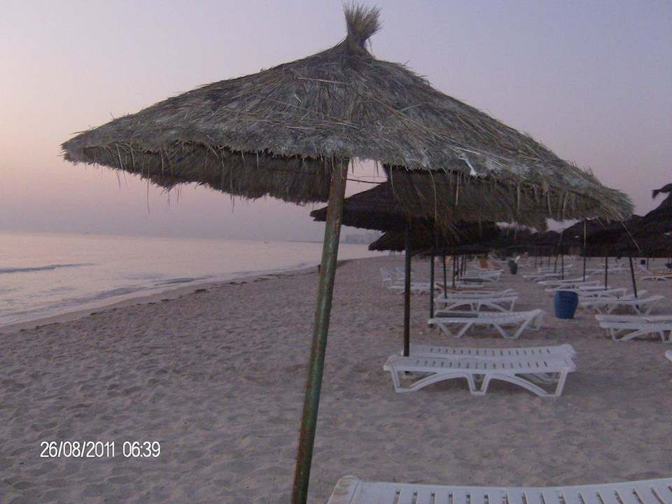 Wunderschöner Sandstrand El Ksar Resort & Thalasso